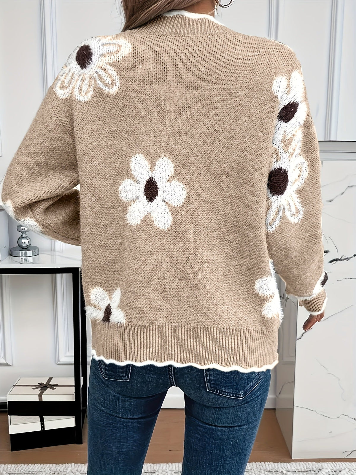 Women's Daisy Print V-Neck Jumper with Scalloped Trim, view 2