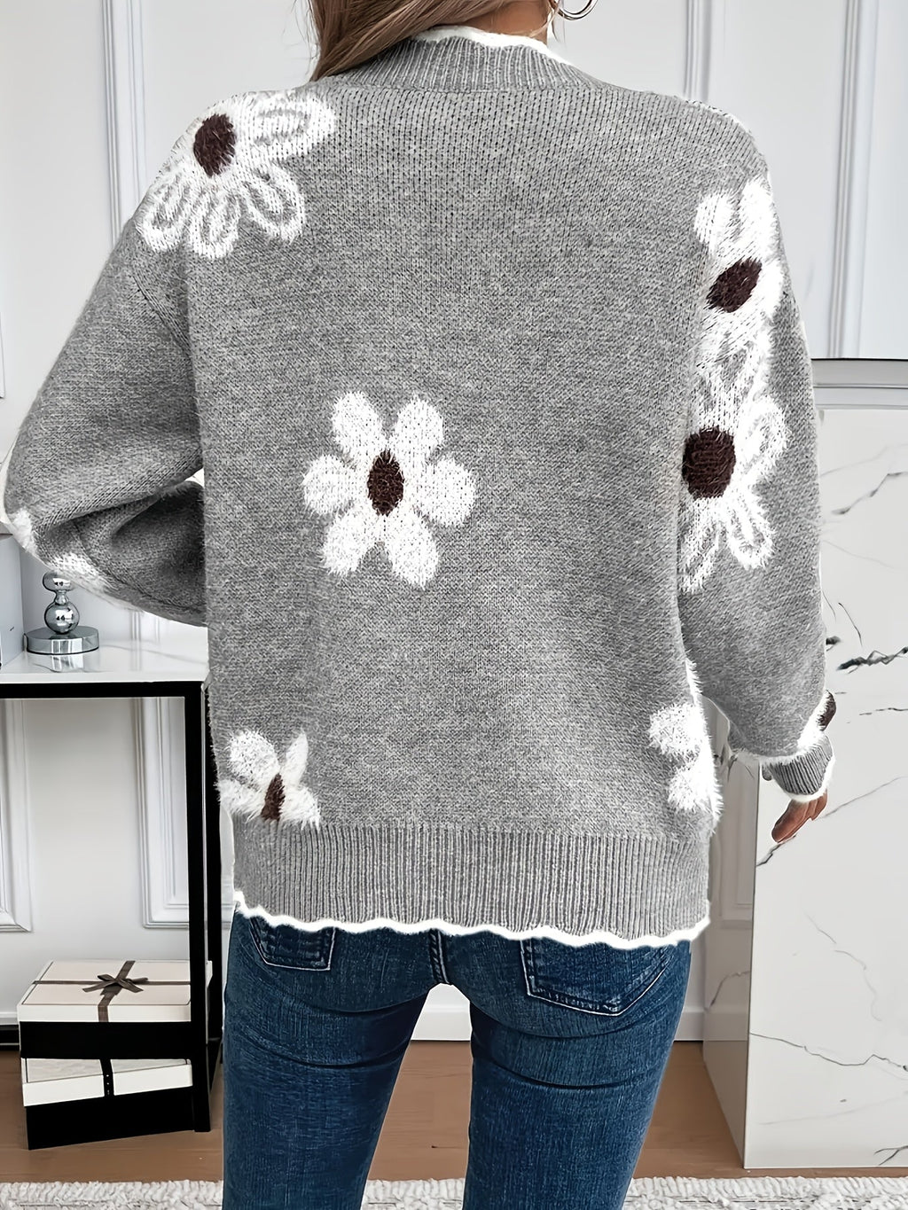 Women's Daisy Print V-Neck Jumper with Scalloped Trim, view 6