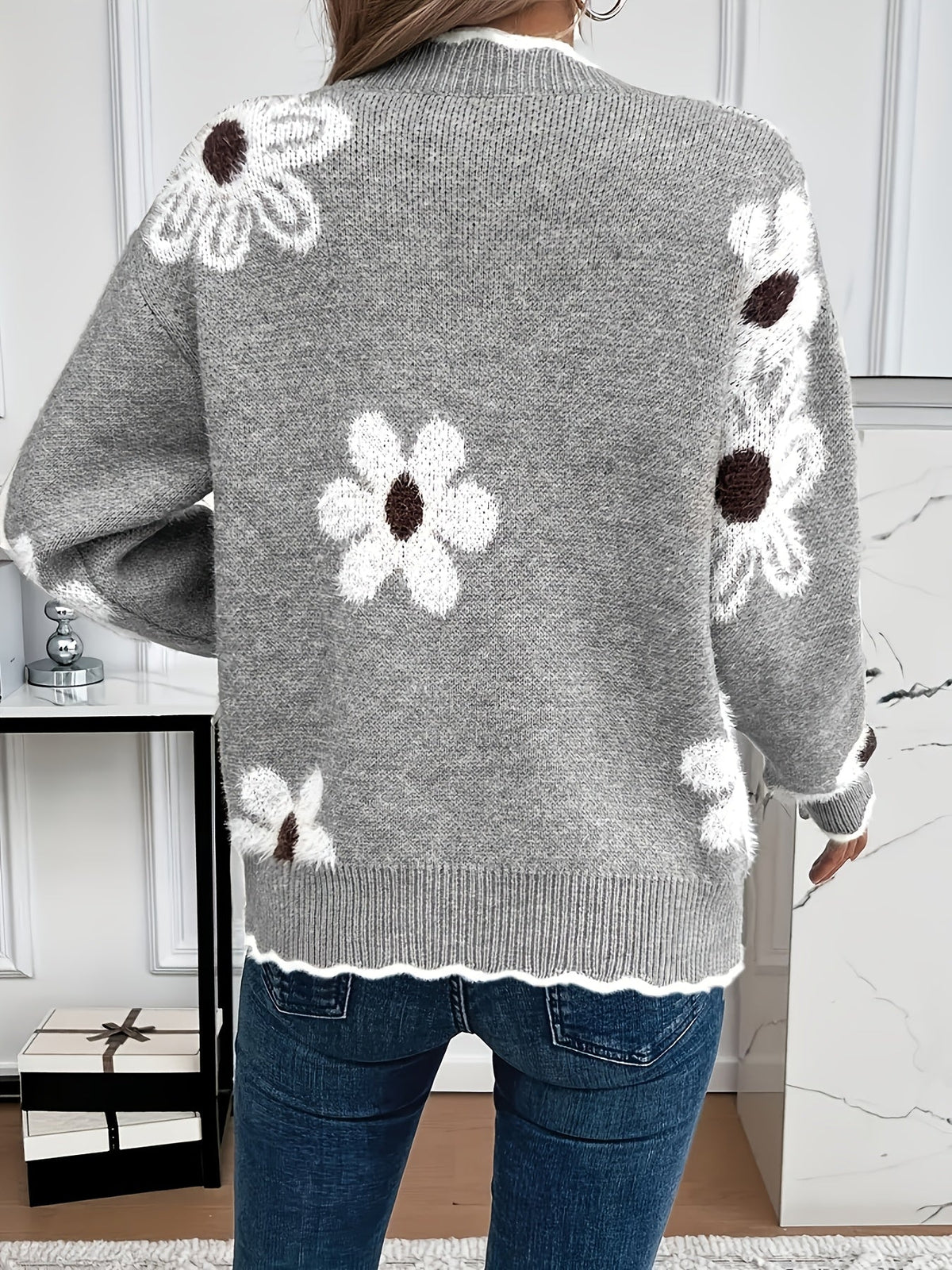 Women's Daisy Print V-Neck Jumper with Scalloped Trim, view 6